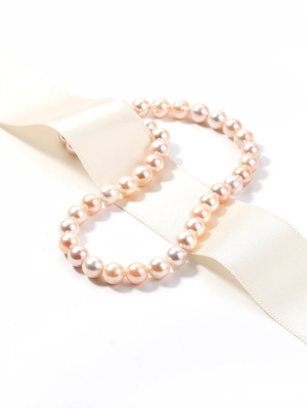 Lustrous South Sea and Akoya cultured pearl arrangements